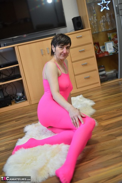 Mature amateur Hot MILF takes off a crotchless pink bodystocking atop a rug | Фото 2