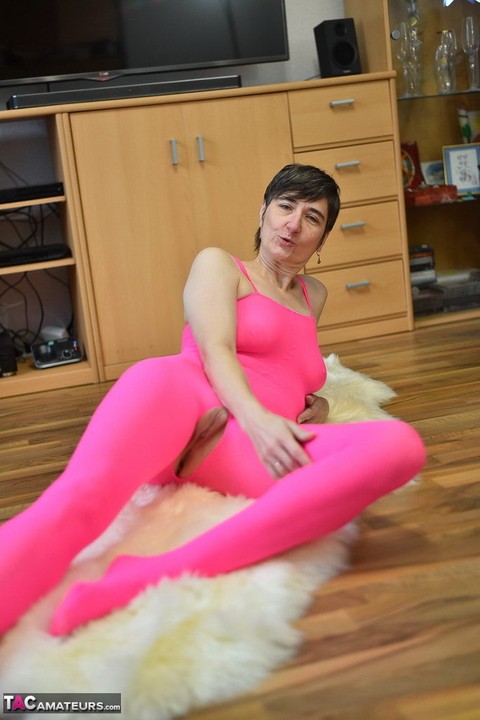 Mature amateur Hot MILF takes off a crotchless pink bodystocking atop a rug | Фото 3