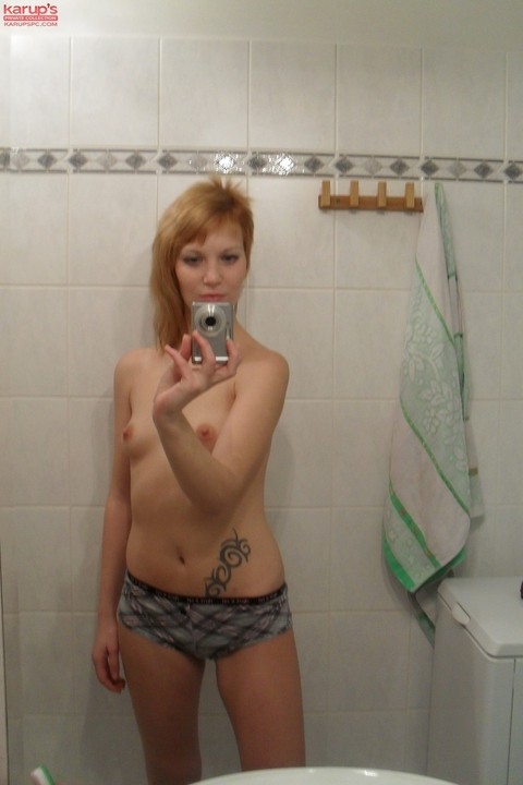 Amateur teen Electra Angel takes a photo of her body while showering herself | Фото 7