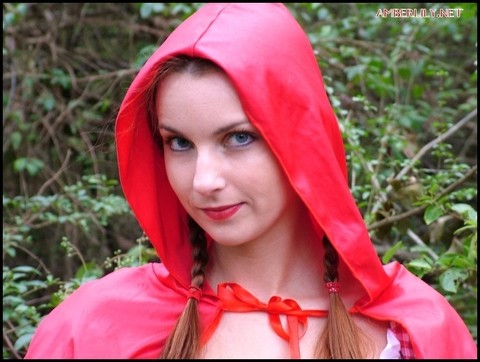 Amateur girl Amber Lily frees tits and twat from Little Red Riding Hood outfit | Фото 3