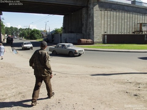 White girl fucks a homeless military man in the privacy of long grasses | Фото 1