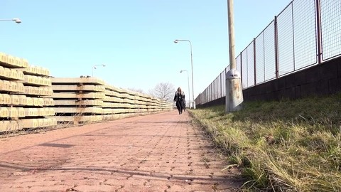 Blonde chick Lorena squats for a piss on a path in a leather coat and boots | Фото 1