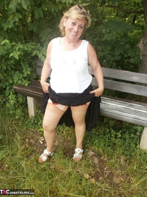 Mature amateur whore Caro masturbating on the bench in the woods | Фото 9