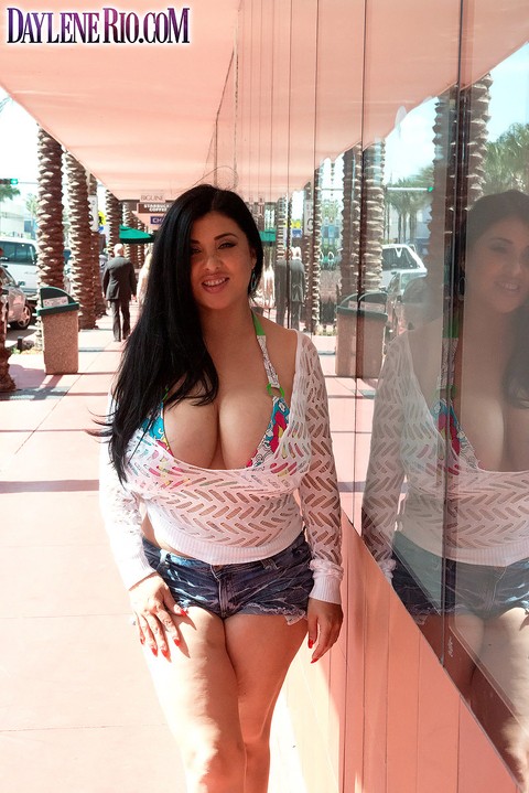 Mature fatty Daylene Rio frees big saggy tits to catch some rays at the beach | Фото 7