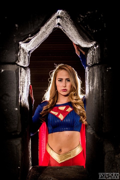 Horny Supergirl Carter Cruise gives a BJ and gets ass fucked by a villain | Фото 3