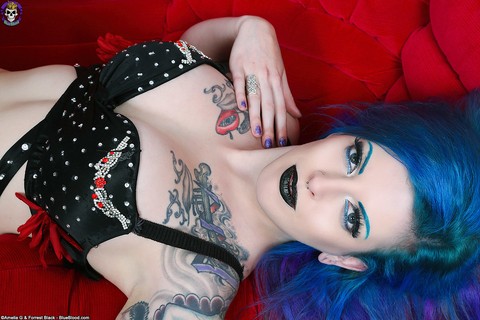 Goth model Penny Poison sheds her lingerie to model naked in back seam hosiery | Фото 12