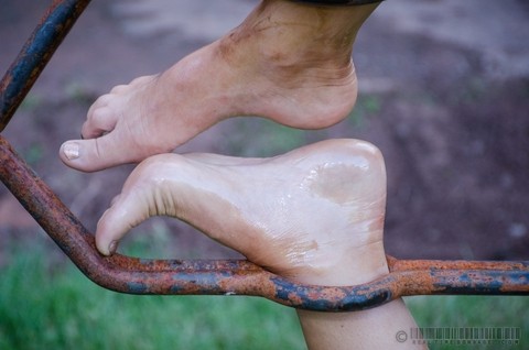 Female slave London River is restrained in a variety of ways in a yard | Фото 9