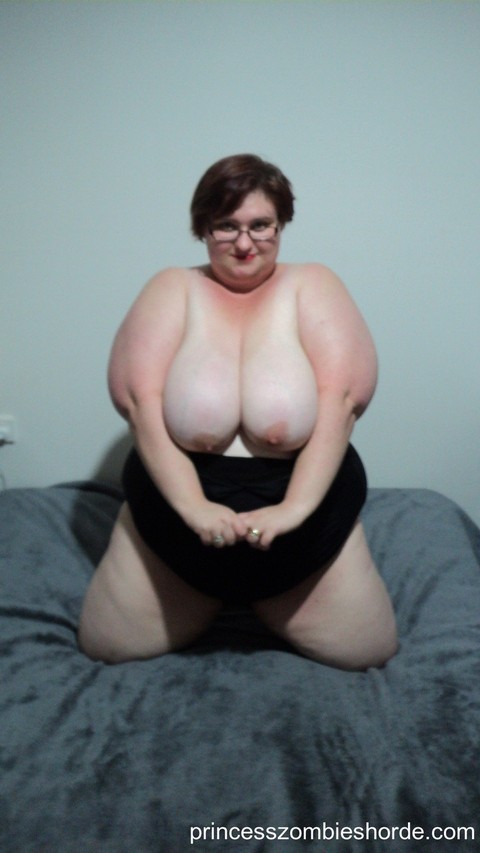 BBW amateur LaLa Delilah in black lingerie showing off her large saggy breasts | Фото 14