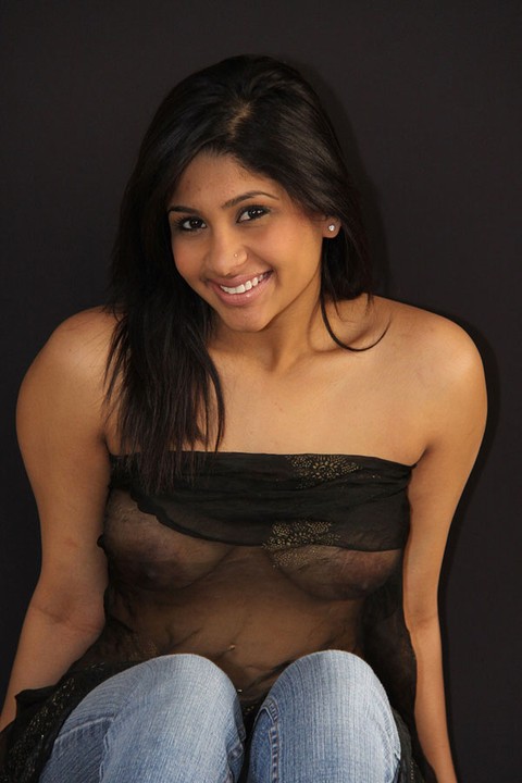 Indian babe shows her big natural tits in and out of see thru lingerie | Фото 3