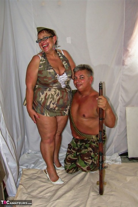 Mature fatty with huge boobs sucks a military a man's dick | Фото 18