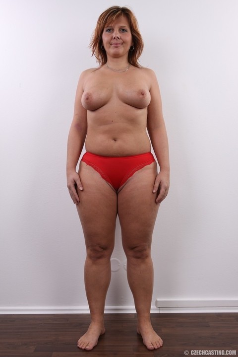 Overweight female spices up her non-existent sex life by becoming a nude model | Фото 6