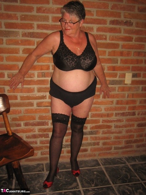 Fat old woman strips to black stockings and heels with her glasses on | Фото 10