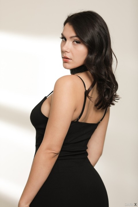 Italian pornstar Valentina Nappi takes off elegant black dress with black man | Фото 2