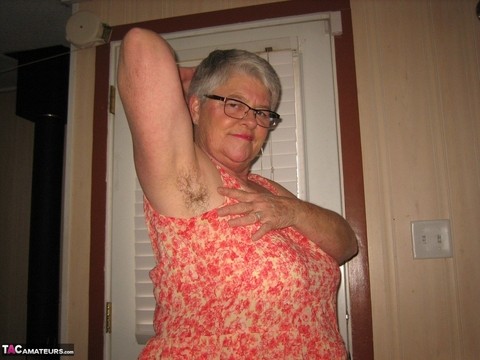 Fat nan Girdle Goddess shows her hairy armpits before revealing her saggy tits | Фото 6