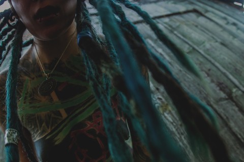 Tattooed body modifier Illuz whips her dreadlocks about while bare naked | Фото 11