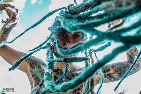 Tattooed body modifier Illuz whips her dreadlocks about while bare naked | Фото 4