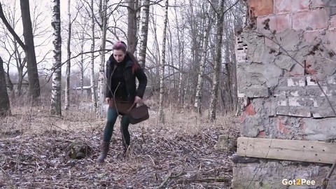 Caucasian girl pulls down her tights for a piss behind an abandoned building | Фото 2