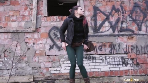 Caucasian girl pulls down her tights for a piss behind an abandoned building | Фото 6