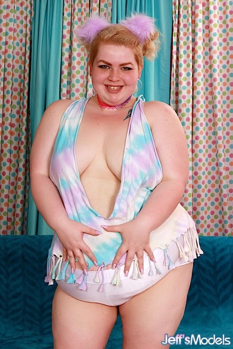 SSBBW Velma Voodoo wears her hair up in puffs while parting her pussy