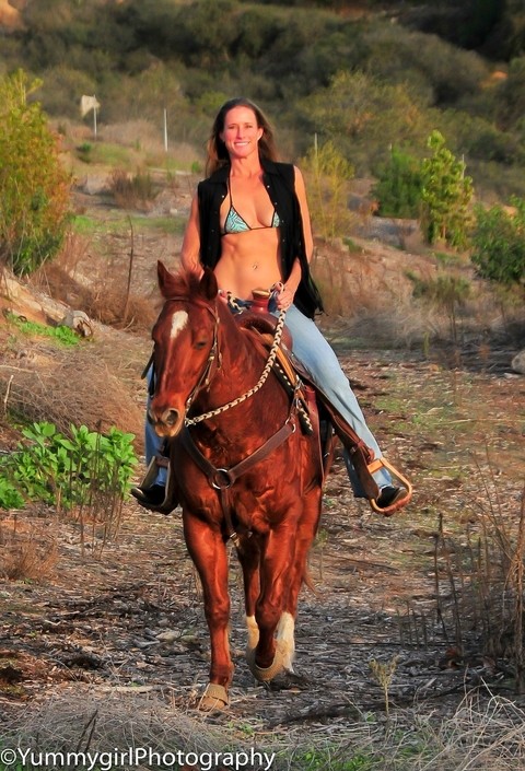 Horny lady Sofie Marie stripping and posing after an outdoor horse ride | Фото 7