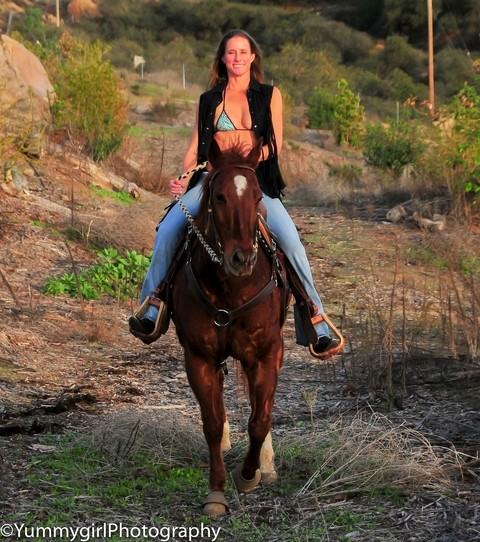 Horny lady Sofie Marie stripping and posing after an outdoor horse ride | Фото 8