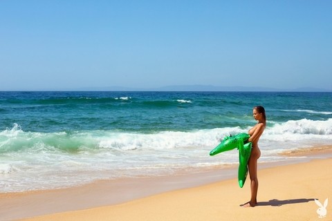 Centerfold model Natalia Andreeva shows her great tits while naked at a beach | Фото 13