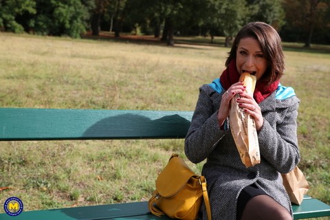 French mom Anya flashes her legs in stockings while eating a sandwich outside | Фото 6