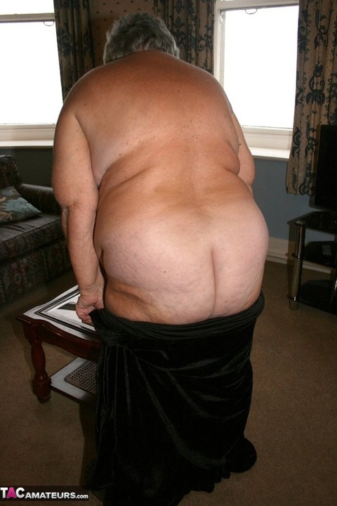 Obese UK senior citizen Grandma Libby goes naked on a loveseat in stockings | Фото 15