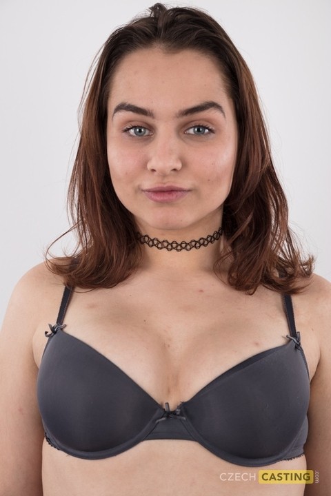 Chubby girl Marie wears a choker while getting naked for the first time | Фото 5