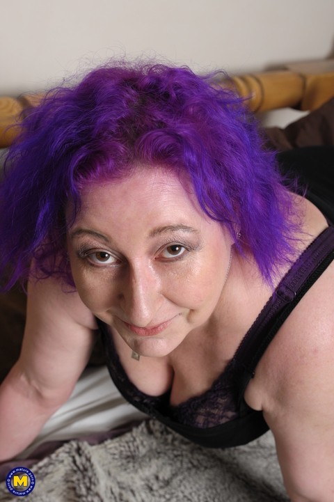 Mature with purple hair Nataline shows off her big boobs & plays with tiny toy | Фото 2