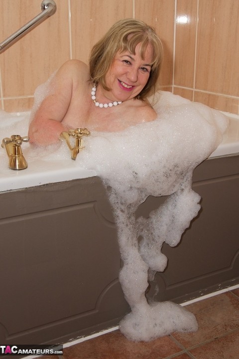 Mature British woman Speedy Bee gets caught naked while taking a bubble bath