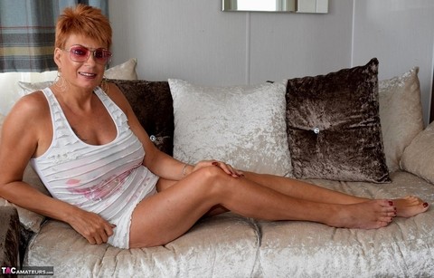 Mature redhead Dimonty gets undressed while wearing sunglasses | Фото 5