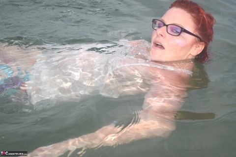 Tattooed redhead wades into the ocean before exposing herself | Фото 11