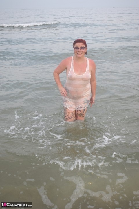 Tattooed redhead wades into the ocean before exposing herself | Фото 14