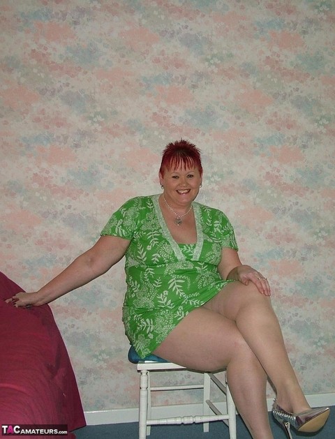 Older redhead BBW Valgasmic Exposed strips to pantyhose atop a wooden chair | Фото 6