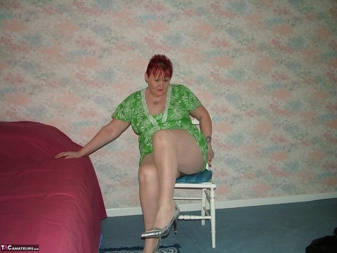 Older redhead BBW Valgasmic Exposed strips to pantyhose atop a wooden chair | Фото 9