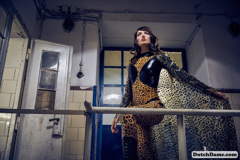 Solo model strikes hot poses in full body leopard print costume | Фото 3