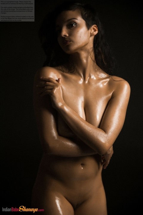 Naked Indian female exposes a single breast while modeling in the dark | Фото 13