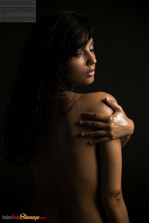 Naked Indian female exposes a single breast while modeling in the dark | Фото 6