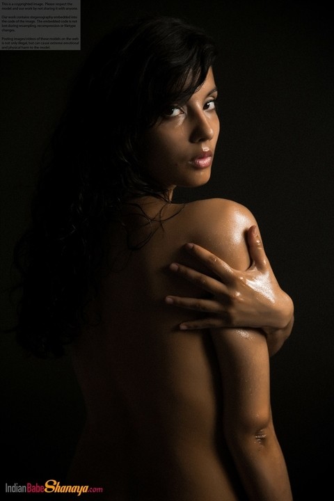 Naked Indian female exposes a single breast while modeling in the dark | Фото 8