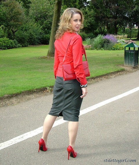 Mature woman crosses her hose covered legs in a long skirt and red pumps | Фото 8