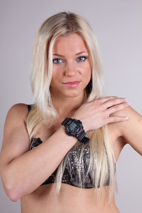 Blonde model Brittany displays her black G-Shock watch during a SFW gig | Фото 4