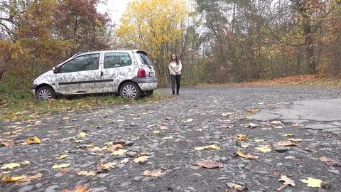 White girl Nicolette Noir takes a piss beside a parked car in a wooded setting | Фото 1