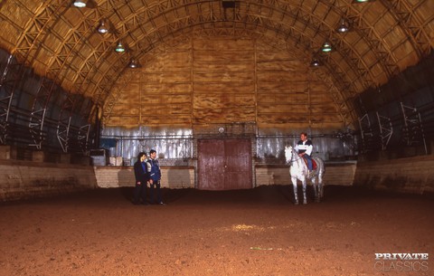 Rich lady sports red lips while getting gangbanged by farm hands in hay loft | Фото 2