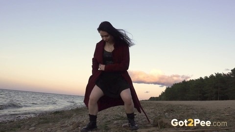 Dark-haired girl Alyona takes a piss while walking on a beach by herself | Фото 13