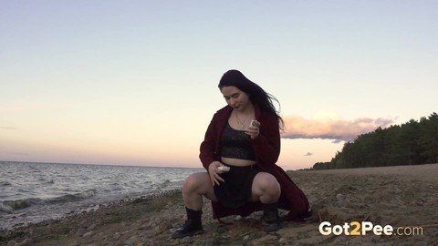 Dark-haired girl Alyona takes a piss while walking on a beach by herself | Фото 14