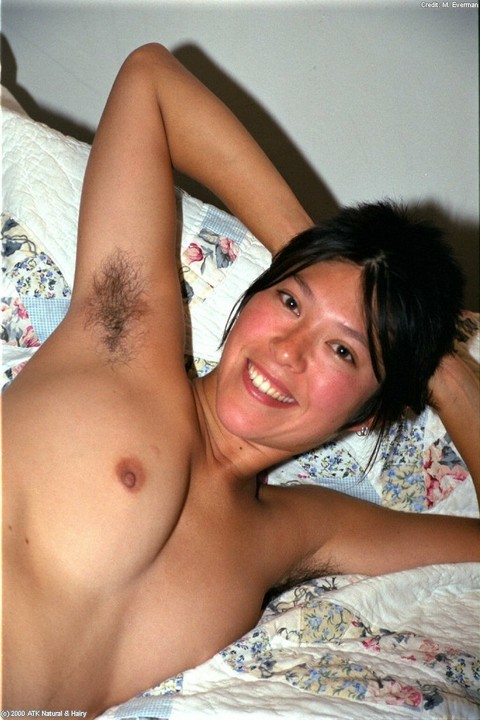 Wannabe Asian model Amanda shows her damp purple panties and hairy armpits | Фото 9